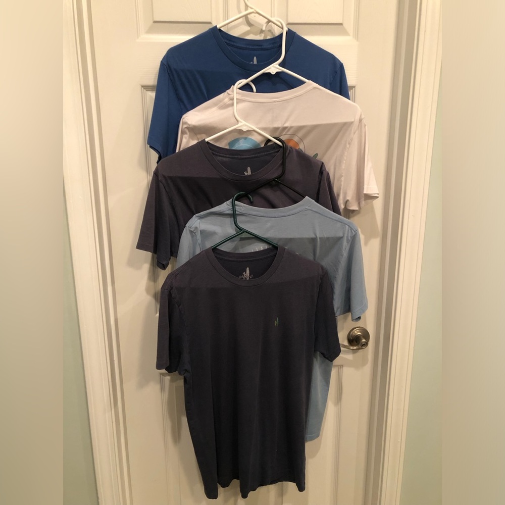 Set of 5 Men’s Size Medium johnnie-O Graphic T-Shirts